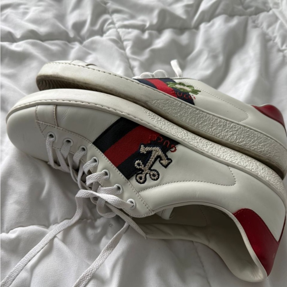 Gucci White Leather Sneakers with Red and Navy Stripe
